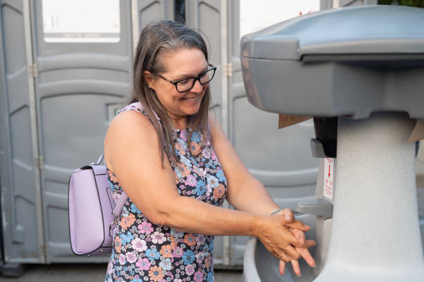 Best Wedding porta potty rental  in Vinton, IA